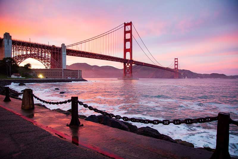 A famosa Golden Gate Bridge em San Francisco - uma das principais cidades dos Estados Unidos